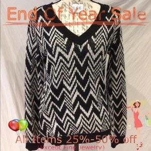 EUC-Devotion-Black and white v-neck sweater